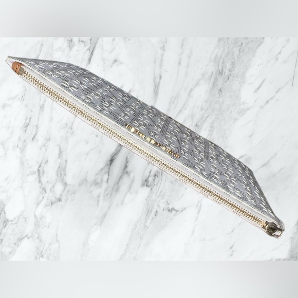 Michael Kors Cream XL Jet Set Travel Zip Clutch Wristlet - Picture 3 of 5